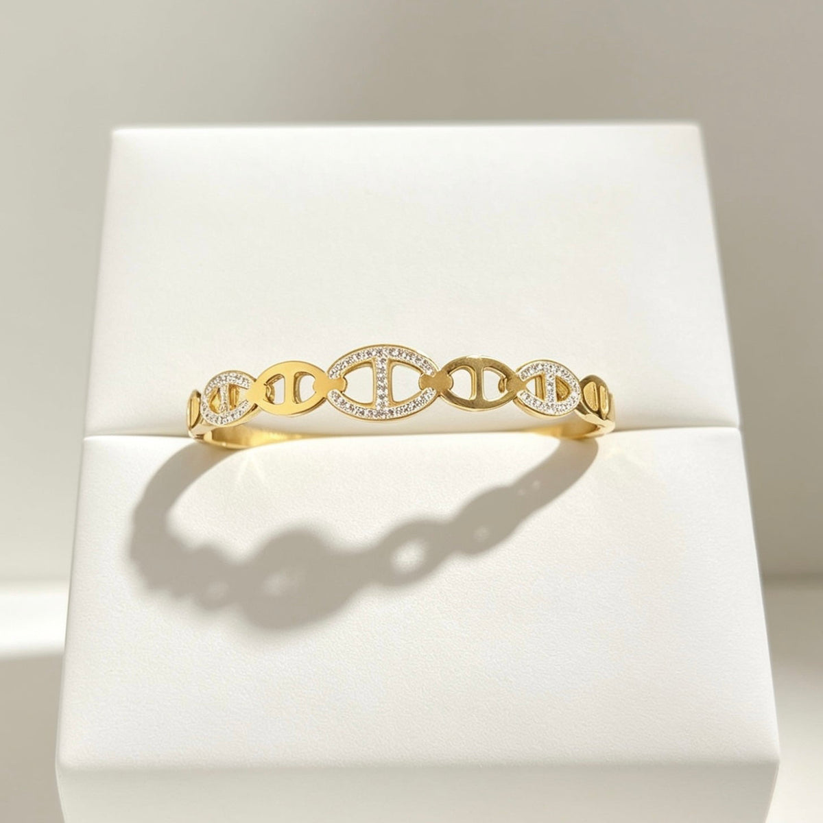 Gold Interlink Design bracelet